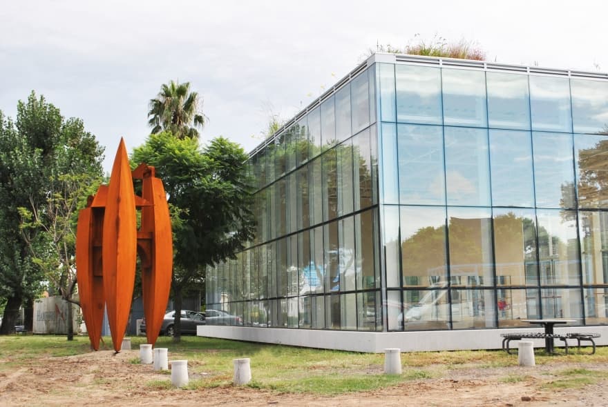 Frente piel de vidrio vista 4